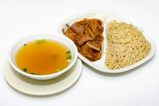 109. Assorted Stewed Beef with Noodle 牛雜撈麵